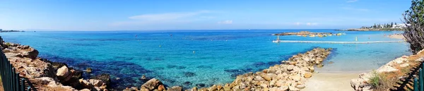 Panorama plaj sahil peyzaj Akdeniz deniz Kıbrıs Adası — Stok fotoğraf