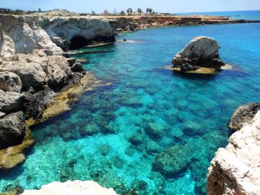 kayalık sahil peyzaj Akdeniz deniz Kıbrıs Adası 