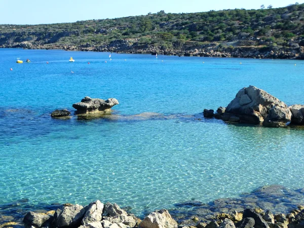 Praia costa paisagem Mediterrâneo mar Chipre ilha — Fotografia de Stock