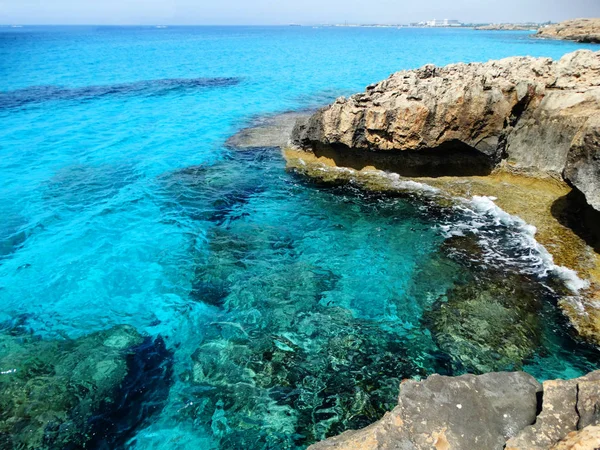 Côte rocheuse paysage mer Méditerranée Chypre île — Photo