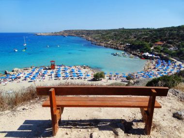tezgah plaj sahil peyzaj Akdeniz deniz Cyprus Island üzerinde