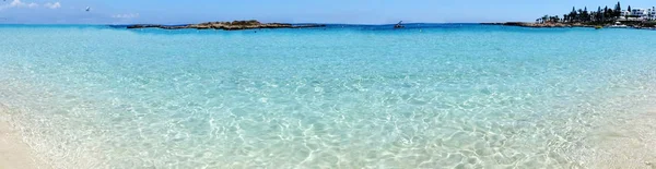 Panorama playa costa paisaje mar mediterráneo Chipre isla — Foto de Stock