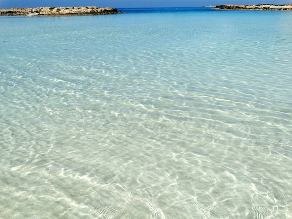 Praia costa paisagem Mediterrâneo mar Chipre ilha — Fotografia de Stock