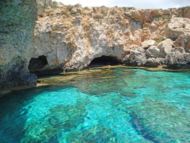 kayalık sahil peyzaj Akdeniz deniz Kıbrıs Adası 