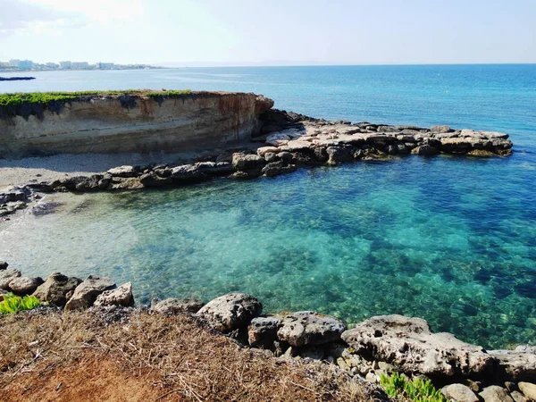 plaj sahil peyzaj Akdeniz deniz Kıbrıs Adası 