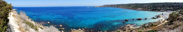 Panorama playa costa paisaje mar mediterráneo Chipre isla —  Fotos de Stock