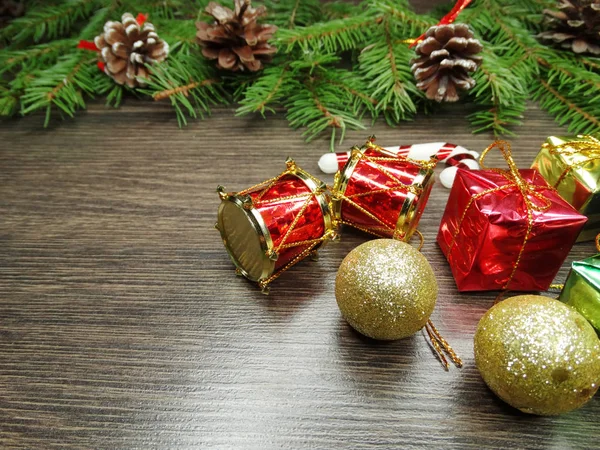 Decorazione di Natale e spazio copia su sfondo di legno — Foto Stock