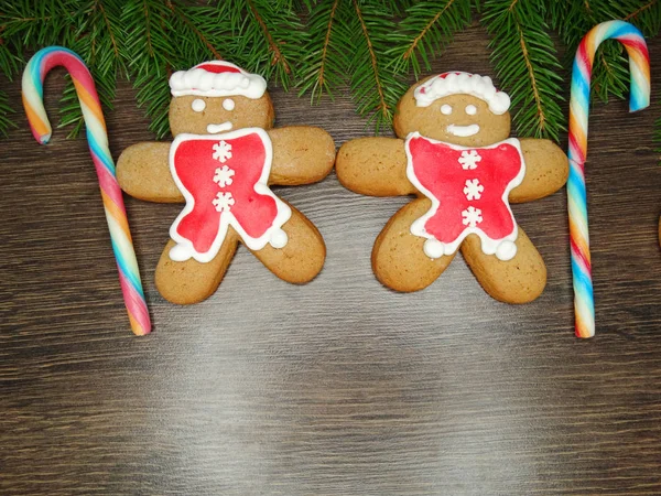 Christmas cookies pepparkakor och dekoration på trä bak — Stockfoto