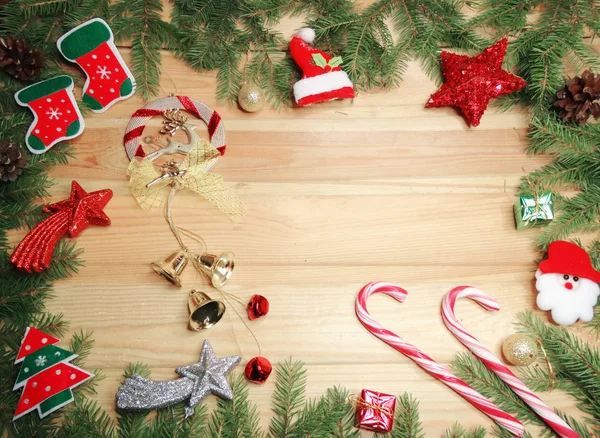 Ahşap arka plan christmas dekorasyon kompozisyonu