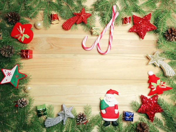 Decoración de Navidad y espacio de copia sobre fondo de madera — Foto de Stock