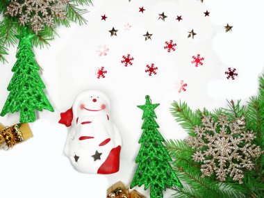 Noel dekorasyon kompozisyon çam dalları ile çelenk ışık