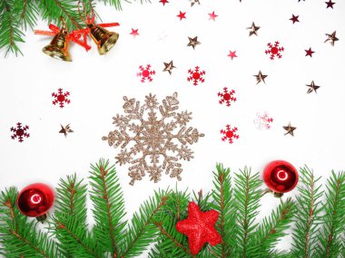 Noel dekorasyon kompozisyon çam dalları ile çelenk ışık