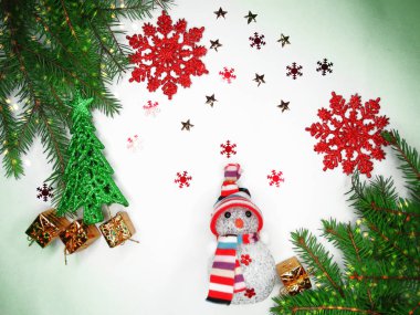 Noel dekorasyon kompozisyon çam dalları ile çelenk ışık