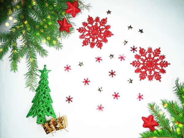 Kerst decoratie samenstelling op houten achtergrond — Stockfoto