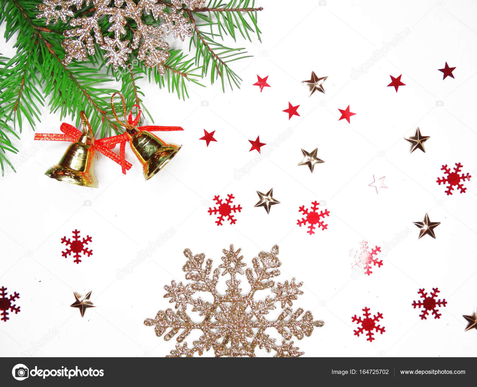 Kerst decoratie compositie bij spar takken garland licht — Stockfoto ... Kerst decoratie compositie bij spar takken garland licht — Stockfoto ...
