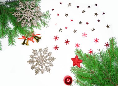 Noel dekorasyon kompozisyon çam dalları ile çelenk ışık