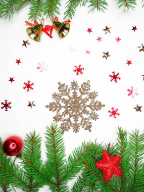 Noel dekorasyon kompozisyon çam dalları ile çelenk ışık