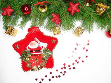 Noel dekorasyon kompozisyon çam dalları ile çelenk ışık