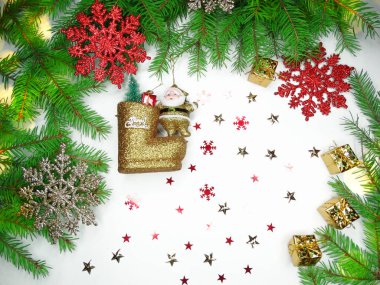 Noel dekorasyon kompozisyon çam dalları ile çelenk ışık