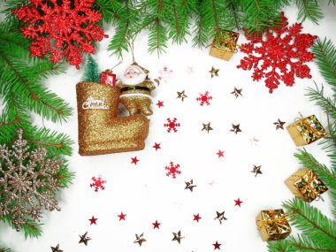 Noel dekorasyon kompozisyon çam dalları ile çelenk ışık