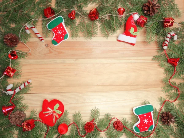 Composição de decoração de Natal em fundo de madeira — Fotografia de Stock