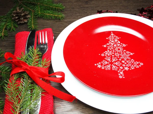 Christmas table place setting with pine branches and decoration — Stock Photo, Image