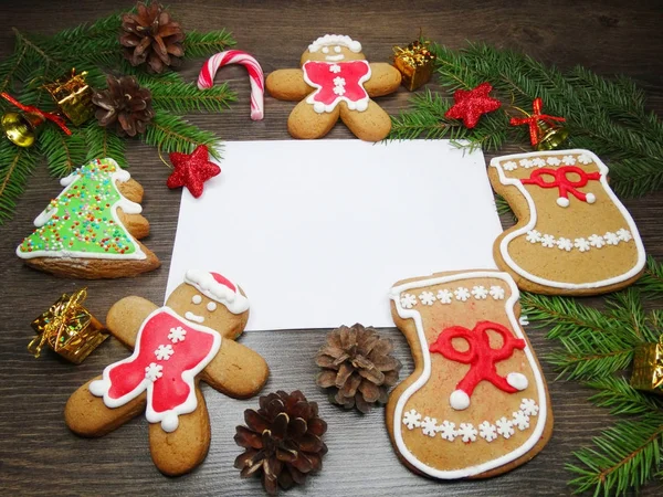 Christmas cookies gratulationskort och dekoration på trä backgro — Stockfoto
