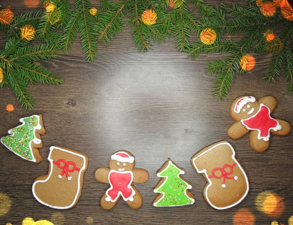 Christmas cookies pepparkakor och dekoration på trä bak — Stockfoto