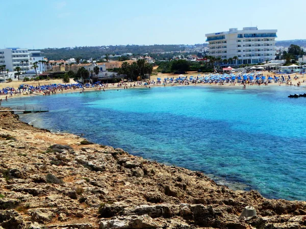 Kayalık sahil peyzaj Akdeniz deniz Kıbrıs Adası — Stok fotoğraf