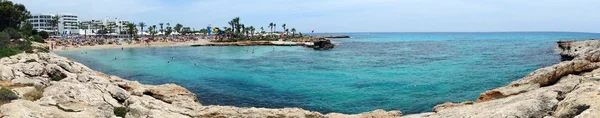 Panorama playa costa paisaje mar mediterráneo Chipre isla —  Fotos de Stock