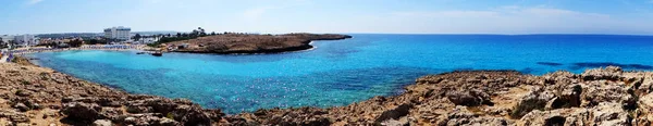Panorama costa rocosa paisaje mar mediterráneo Chipre isla —  Fotos de Stock