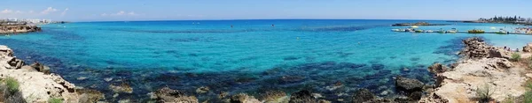 Panorama playa costa paisaje mar mediterráneo Chipre isla —  Fotos de Stock