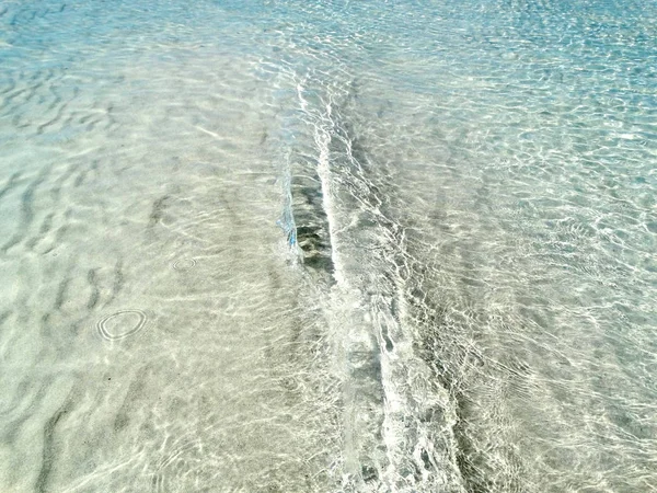 Texture de l'eau sable plage vacances d'été fond — Photo