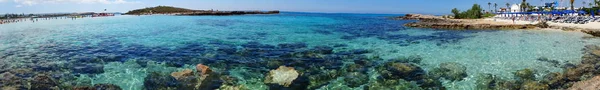 Panorama playa costa paisaje mar mediterráneo Chipre isla —  Fotos de Stock