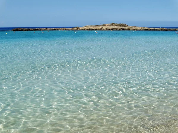 Praia costa paisagem Mediterrâneo mar Chipre ilha — Fotografia de Stock