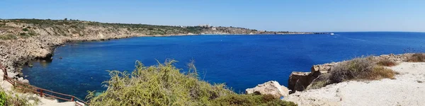 Panorama felsige küstenlandschaft mediterranes meer zypern insel — Stockfoto