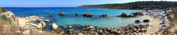 Panorama playa costa paisaje mar mediterráneo Chipre isla —  Fotos de Stock