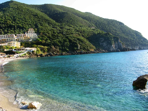Blå lagune kyst landskab ioniske hav på Korfu ø - Stock-foto