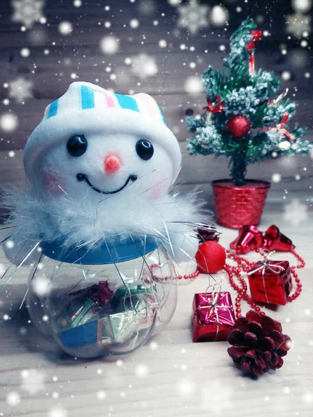 Snowman christmas decoration composition with fir branches and s — Stock Photo, Image
