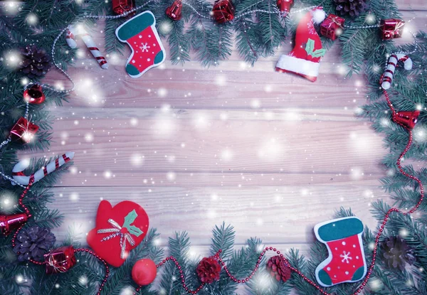 Noel dekorasyon kompozisyon çam dalları ile çelenk ışık