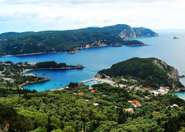 Paleokastritsa blaue Lagunen Küstenlandschaft ionisches Meer auf Korfu — Stockfoto