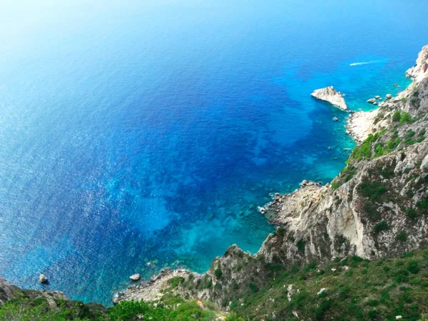 Blauwe lagune kust landschap Ionische zee op het eiland Corfu — Stockfoto