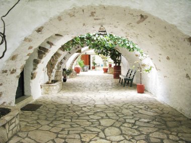 Yunanistan Corfu adasında geleneksel manastır mimarisi