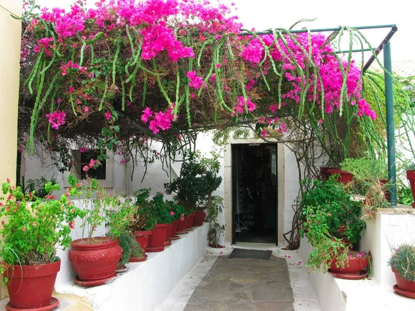 Arquitectura tradicional del monasterio en Grecia en la isla de Corfú — Foto de Stock