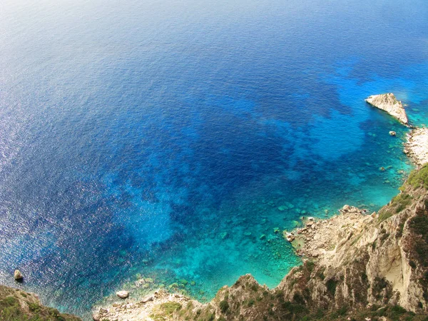 Costa laguna azul paisaje mar ioniano en la isla de Corfú — Foto de Stock