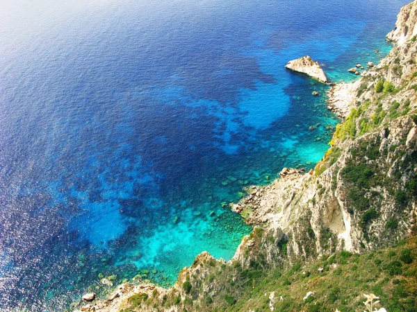 Azul lagoa costa paisagem mar ionian na ilha de Corfu — Fotografia de Stock