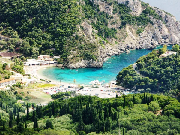 Paleokastritsa lagunas azules costa paisaje mar ioniano en Corfú — Foto de Stock