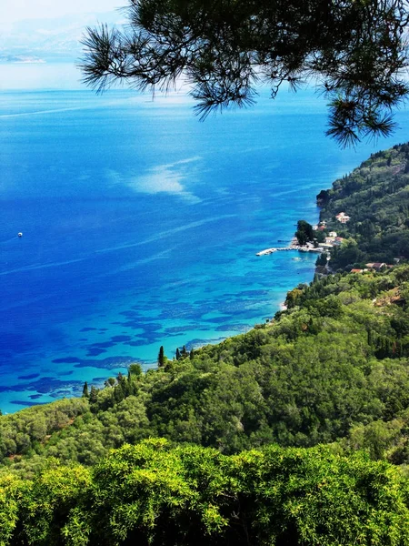 Azul lagoa costa paisagem mar ionian na ilha de Corfu — Fotografia de Stock