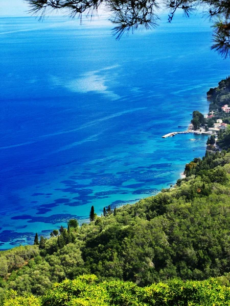 Azul lagoa costa paisagem mar ionian na ilha de Corfu — Fotografia de Stock