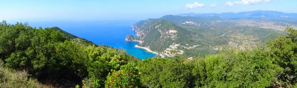 Panorama blå lagunen kusten liggande Joniska havet på ön Korfu — Stockfoto